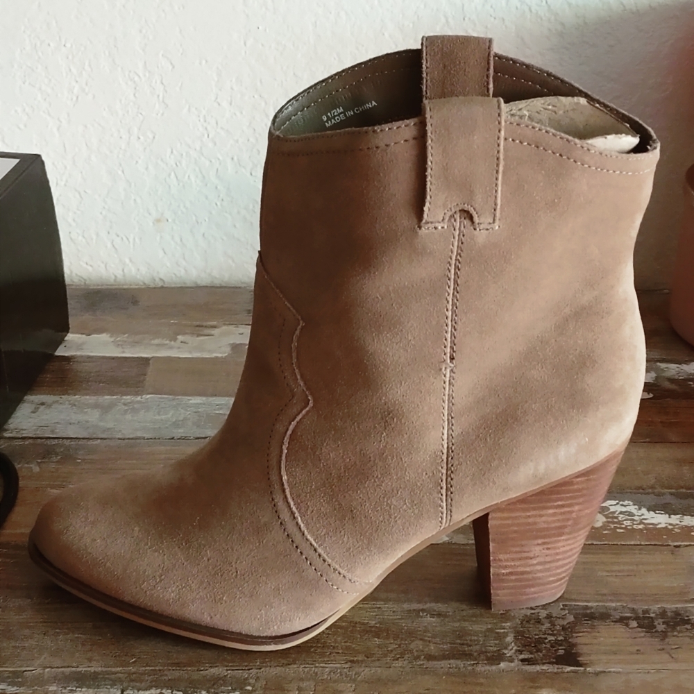 Suede boots